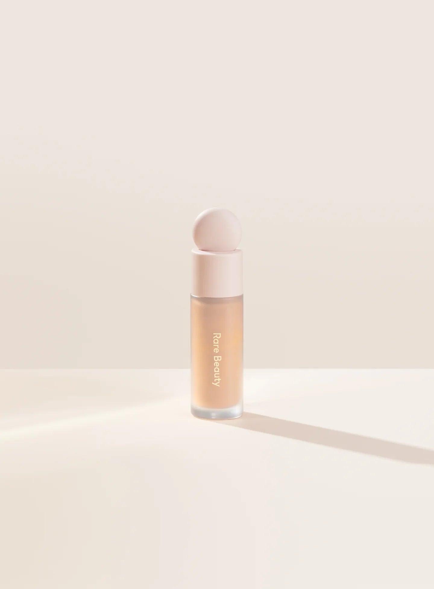 LIQUID TOUCH BRIGHTENING CONCEALER - Kako Hale Chile