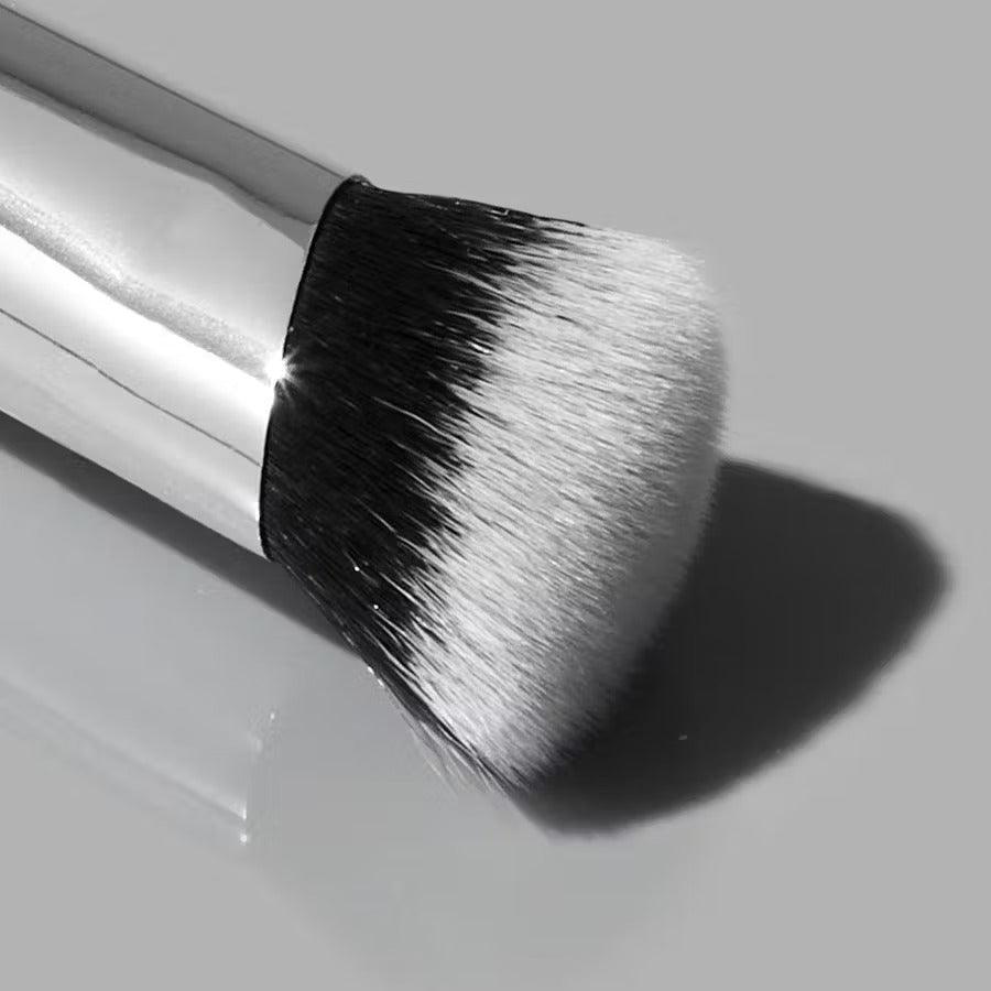 TRICLONE SKIN TECH CONCEALER BRUSH - Kako Hale Chile